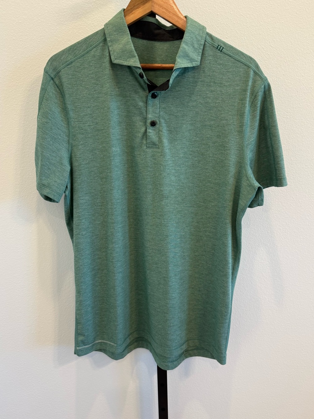 lululemon athletica Green Short Sleeve Polo Medium Commute Athlesiure Preppy